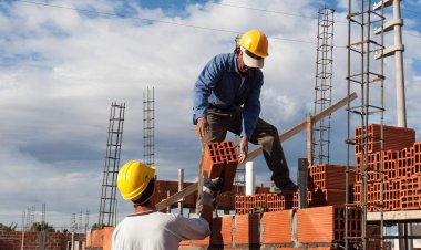 Construcción en crisis: mejora en ventas, pero crecen los despidos y suspensiones