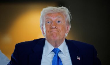 Donald Trump amenaza con imponer un arancel del 25% a los iPhones si Apple no los fabrica en Estados Unidos