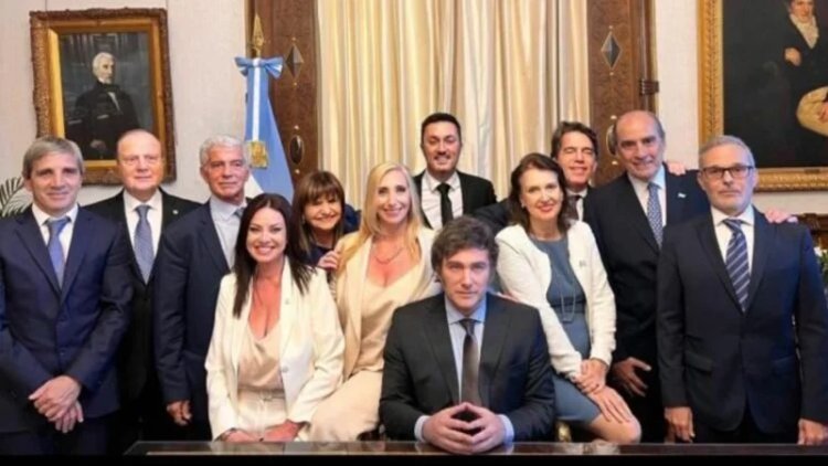 Caputo viaja a EE.UU. para negociar con el FMI y el Banco Mundial