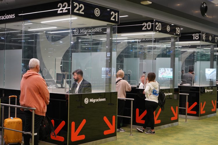 Ajuste migratorio de Milei: ¿Ciudadanía para ricos, expulsiones para pobres?