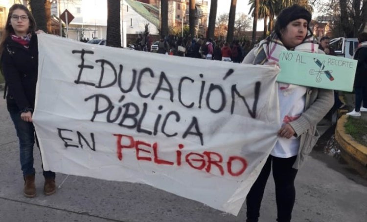 Milei Deserta la Paritaria Nacional: La Educación Pública al Borde del Abismo