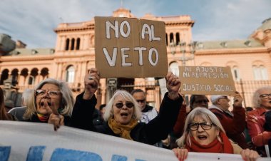 El Gobierno redobla la apuesta contra los jubilados y amenaza con vetar el aumento votado en Diputados