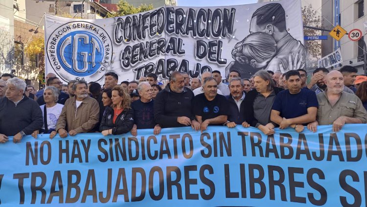ATE le marca la cancha a la CGT: Paro Nacional y Movilización en Defensa de CFK
