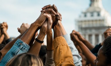 La democracia y la justicia social nos necesitan unidos